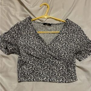 black n white floral top